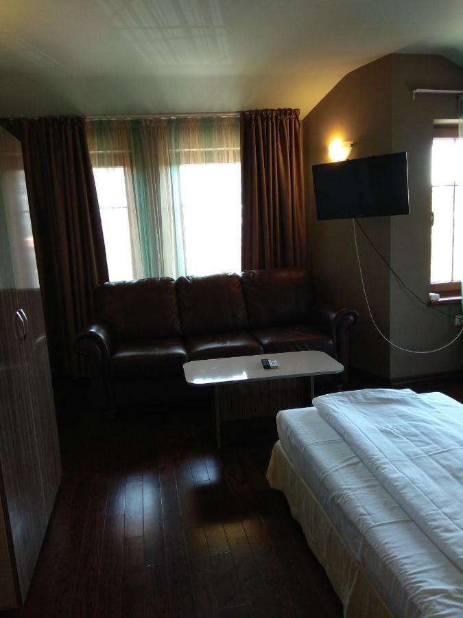 Roots Hotel And Wine Bar พลอฟดิฟ ภายนอก รูปภาพ